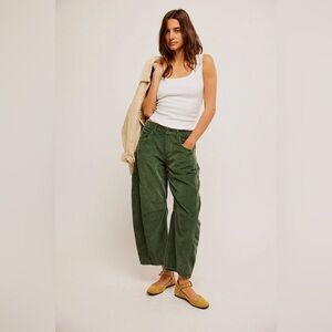 Free People Good Luck Barrel Jean in Green Corduroy, EUC, Size 25